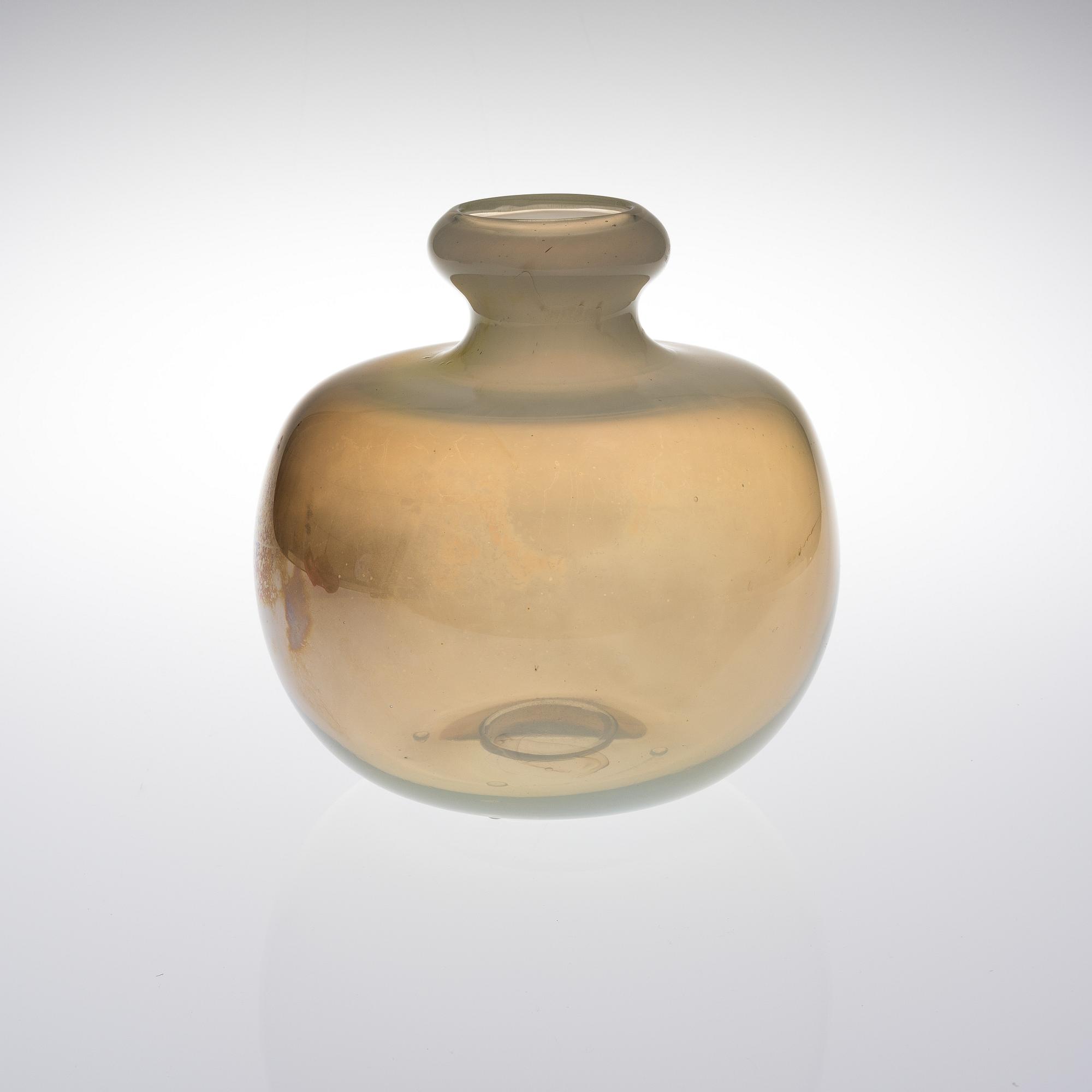 KAJ FRANCK, BOTTLE. Nuutajärvi, 1960s.