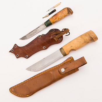 KNIVAR / PUUKKO-KNIVAR, 3 st, en s.k. husmorskniv, Fiskars och 2 st märkta Marttiini.
