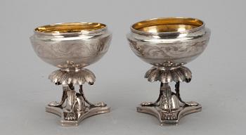 SALTKAR, ett par, silver, empire, Finland/Sverige 1810-30. Ostämplade. Vikt 147 g.