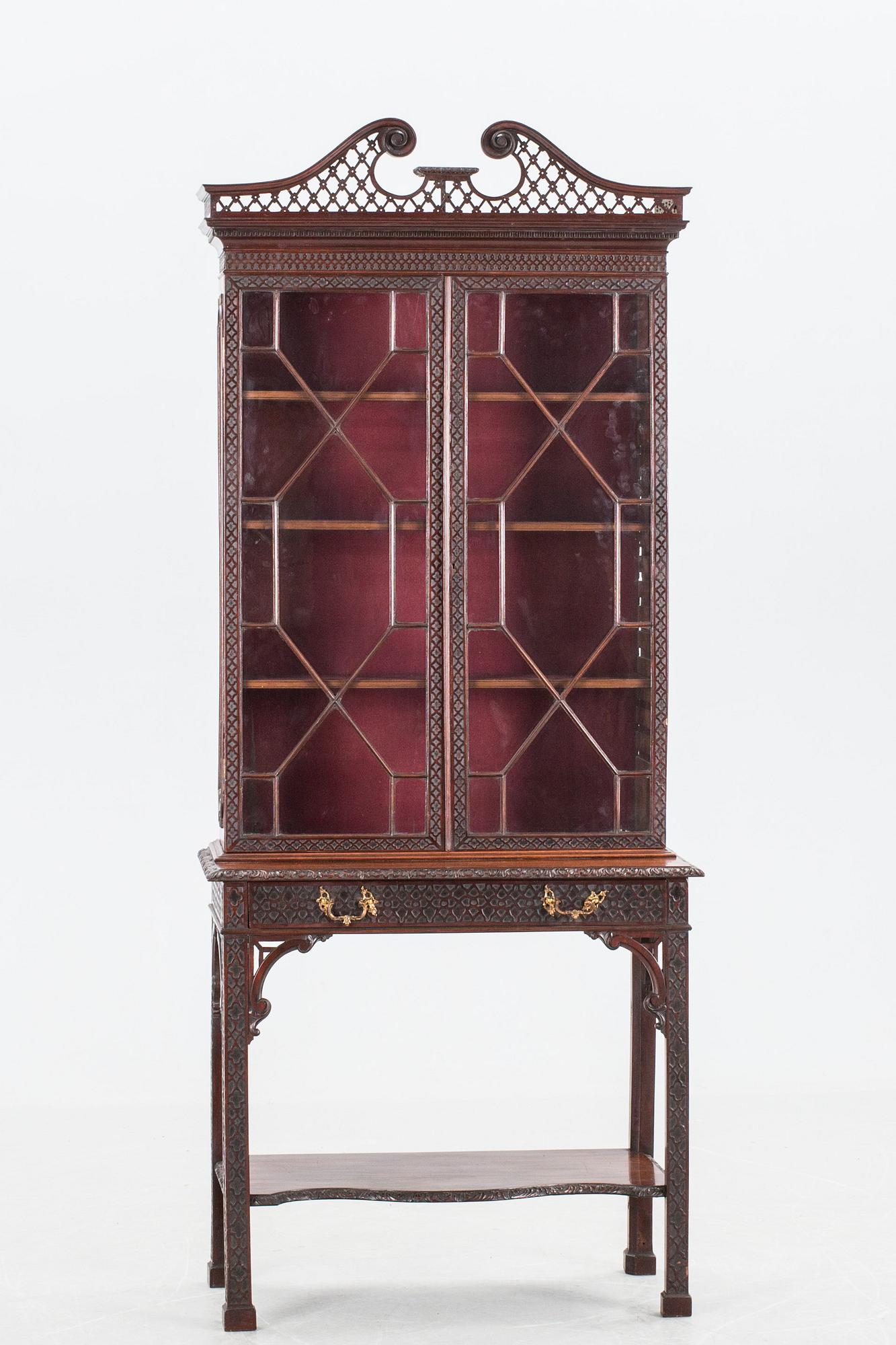 VITRINSKÅP, Chippendale-stil, 1900-tal.