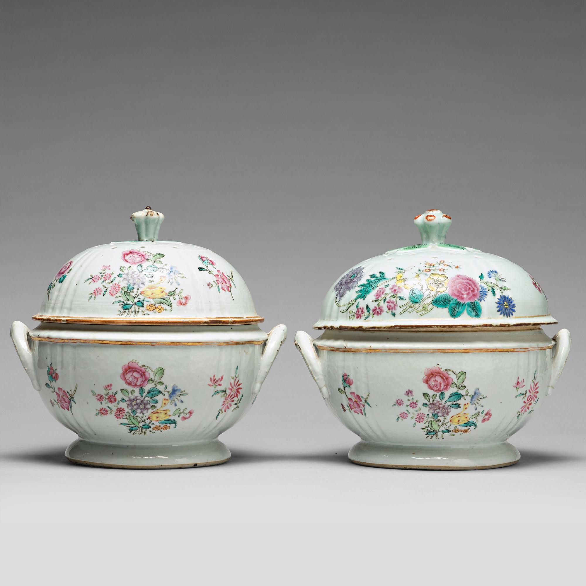 TERRINER med LOCK, ett par, kompaniporslin. Qingdynastin, Qianlong (1736-95).