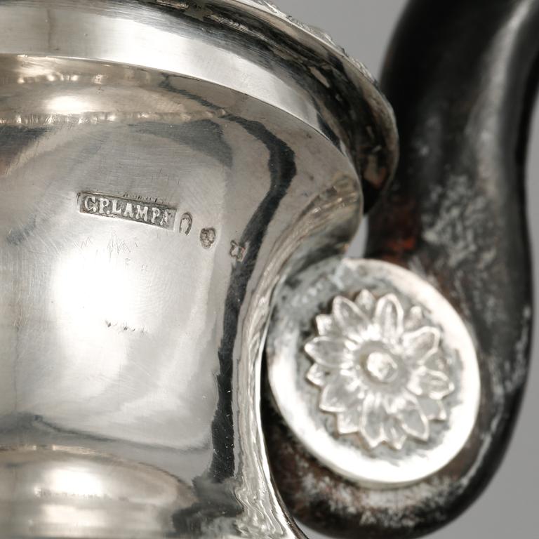 KAFFEKANNA, silver, Carl Petter Lampa, Stockholm, empire,  1830, vikt 998 gram.