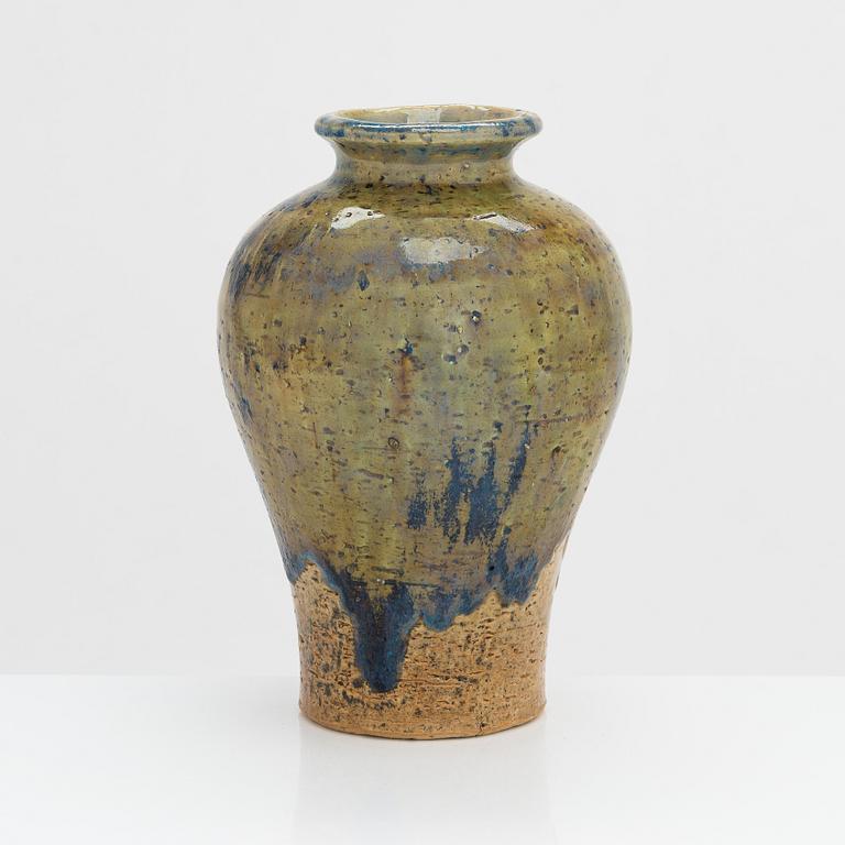 Aune Siimes, A stoneware vase. SIgned AS Arabia 1943.