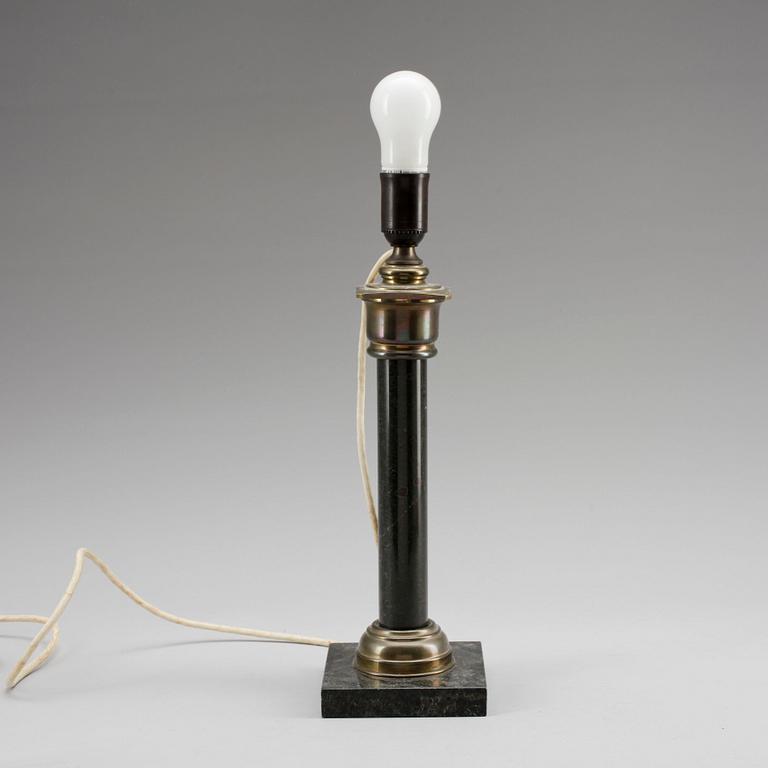 BORDSLAMPA, sten, 1900-tal.