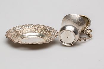 KOPP MED FAT, Osmanska riket, omkring 1900, silver, vikt ca 339 g.