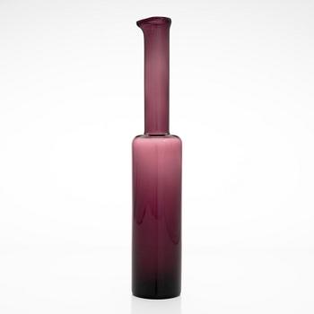 Nanny Still, a glass bottle signed Riihimäen Lasi O.Y Nanny Still.