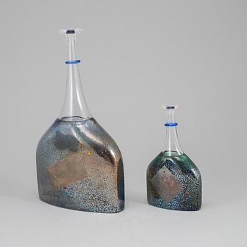 BERTIL VALLIEN, two glass vases from Kosta Boda Artist Collection.