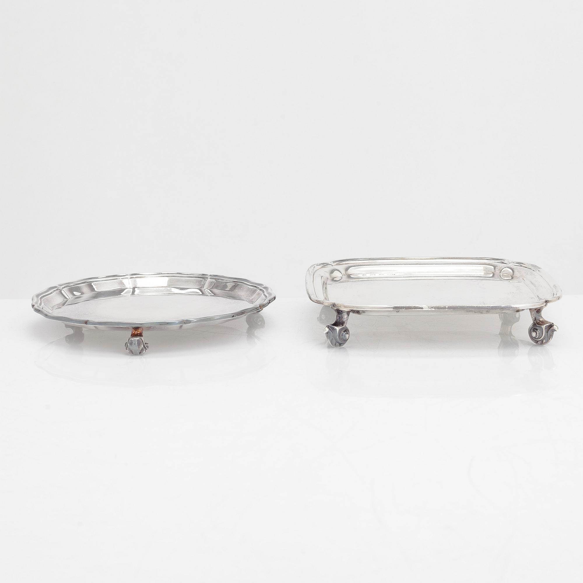 Visitkortsbrickor, 2 st, sterling silver, Viner's Ltd, Sheffield 1932 och 1940.