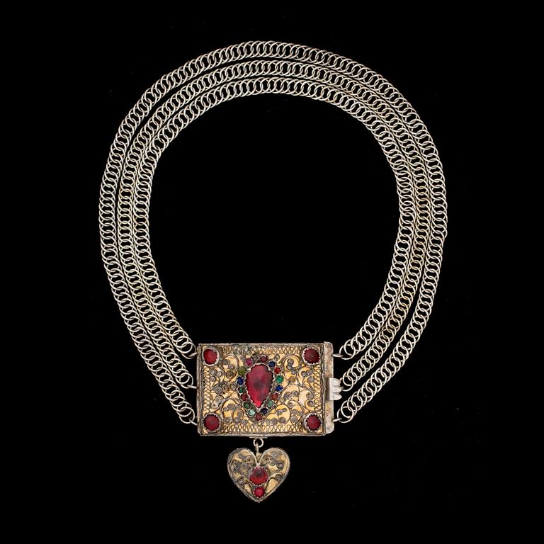 DRÄKTSMYCKE, silver. Johan Bleckberg, Karlskrona.  Vikt ca 103g.