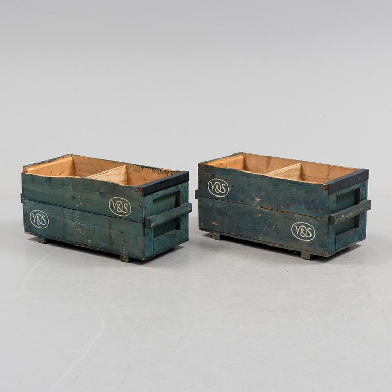 Two mid 20th century Vin & Sprit boxes.