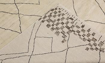 A Moroccan, 300 x 203 cm.