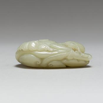 A carved nephrite sculpture of fish and bat by lotusbud, Qing dynasty (1664-1912).