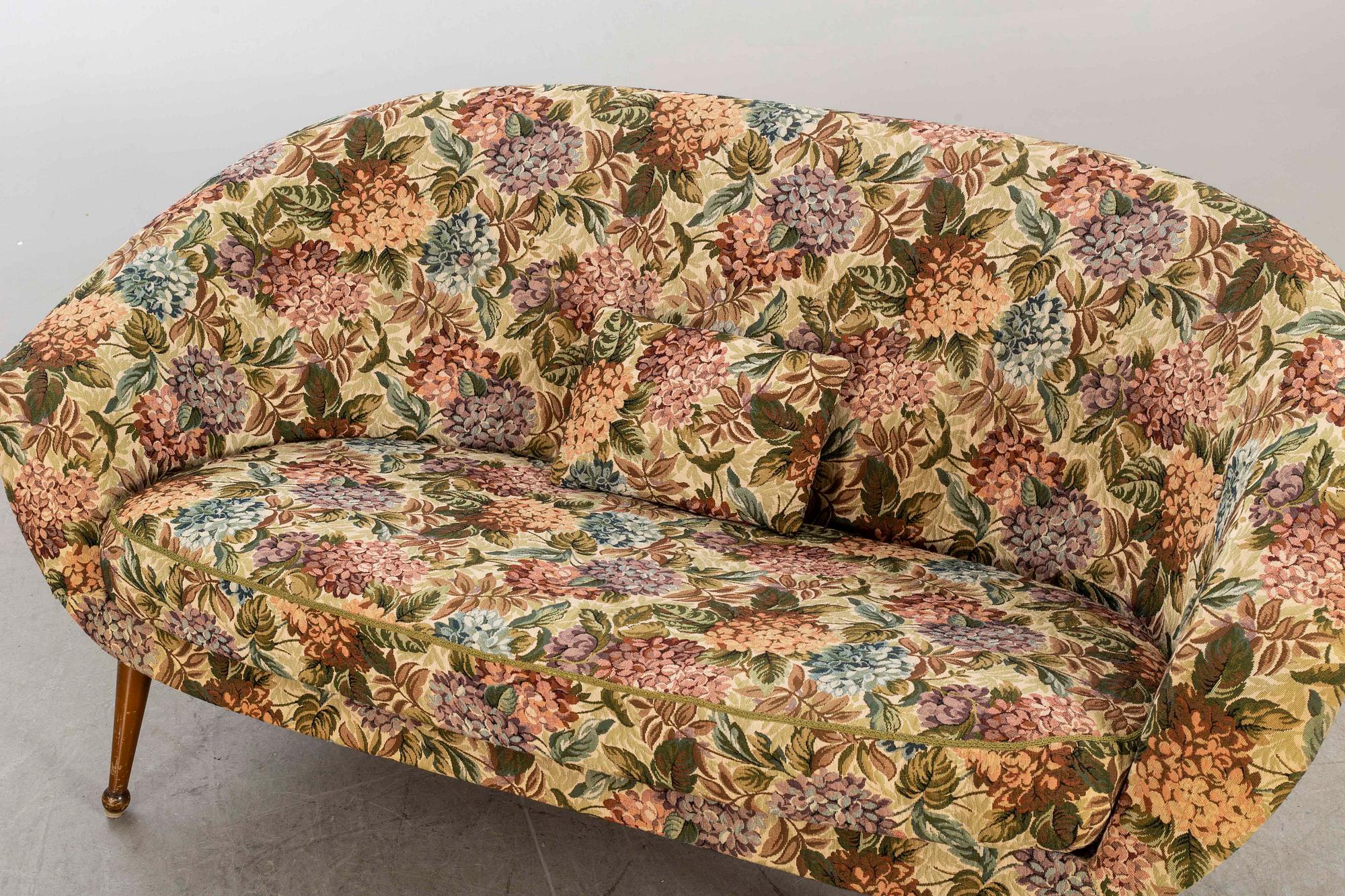 FOLKE JANSSON, a "Tellus" 1950's couch.