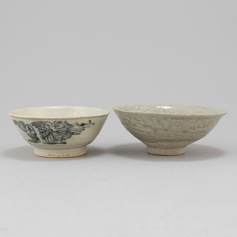 Two Chinese porcelain bowls, probably Ming.