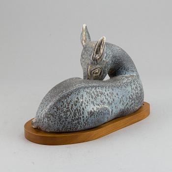 GUNNAR NYLUND, a unique stoneware sculpture of a reclining deer, Rörstrand, Sweden mid 20th Century.
