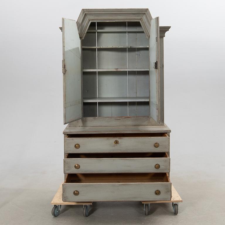 Skåp 1800-talets första hälft.