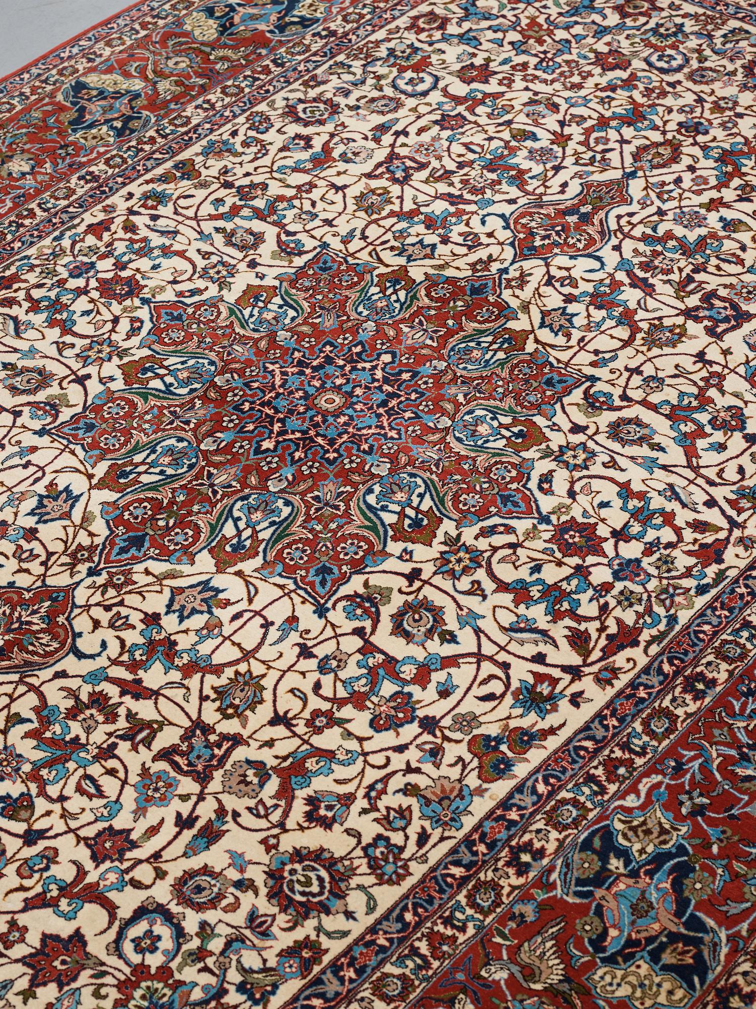 MATTA, Old Isfahan, part silk, ca 327 x 209 cm.