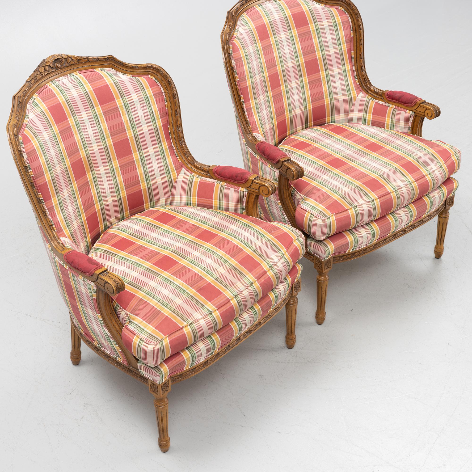 A pair of Louis XVI-style armchairs, second half of the 20th Century.