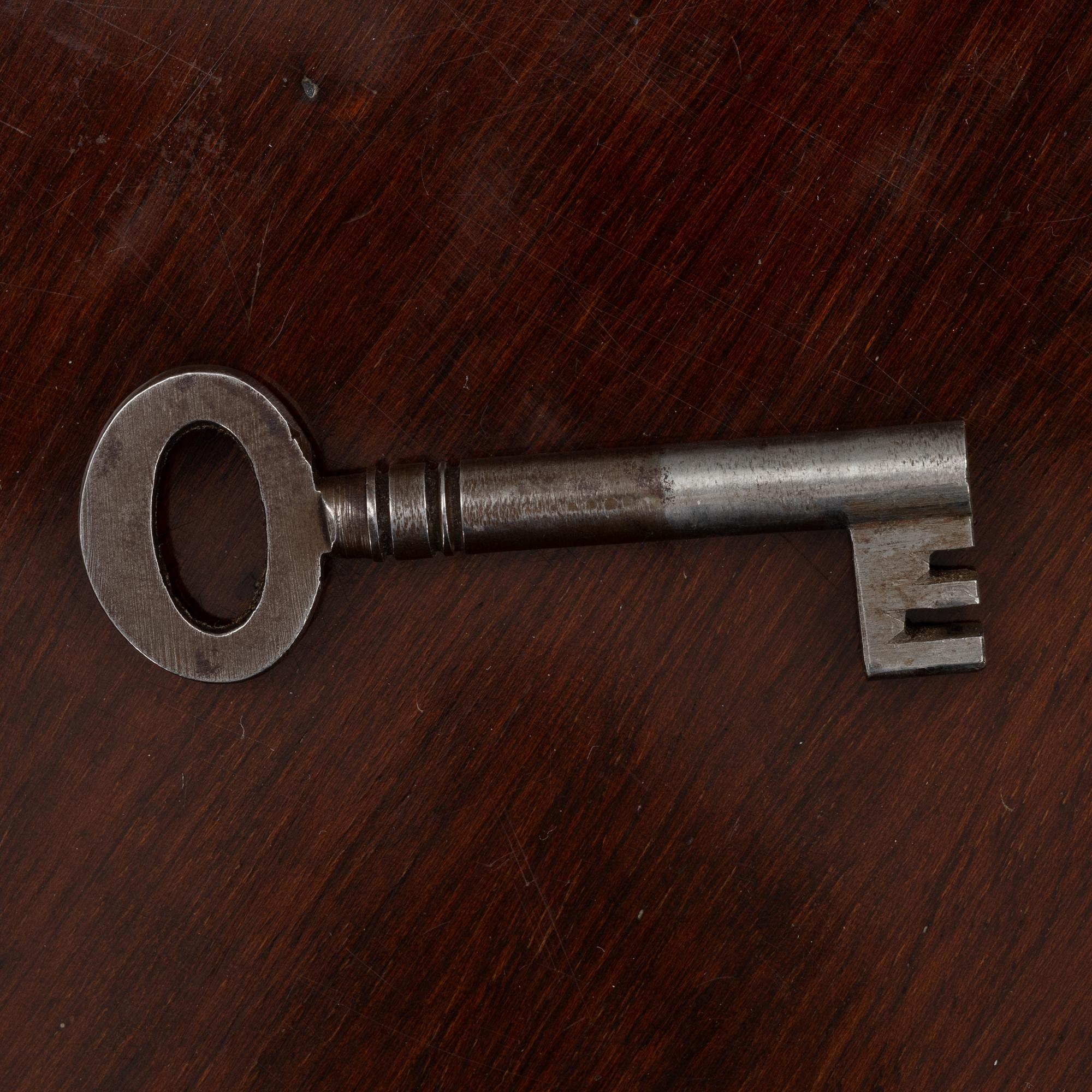 Sideboard, England, Sheraton style, early 20th century.