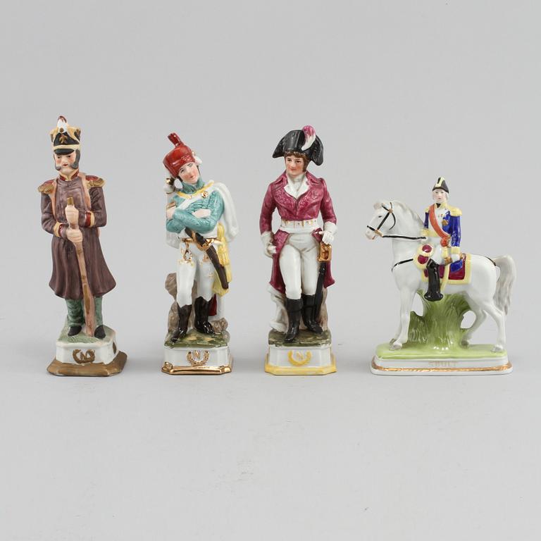 FIGURINER, 4 st, porslin, 1900-talets andra hälft.