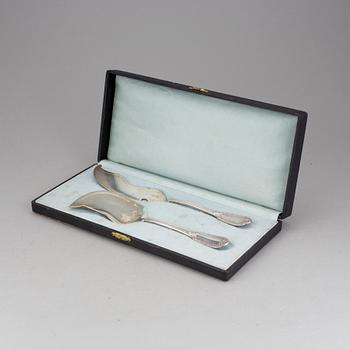 TÅRTKNIV samt TÅRTSPADE, silver, Adolphe Boulenger Paris, Frankrike, 1800-tal, vikt ca 223 gram.