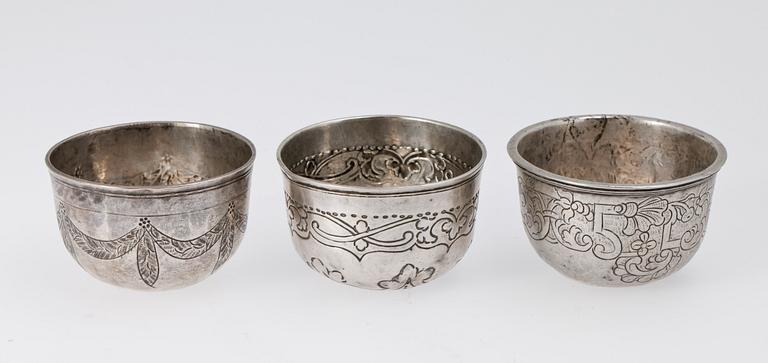 TUMLARE, 3 st, silver, Ryssland 1700-tal. Bla Moskva 1792. Totalvikt ca 90 gram.