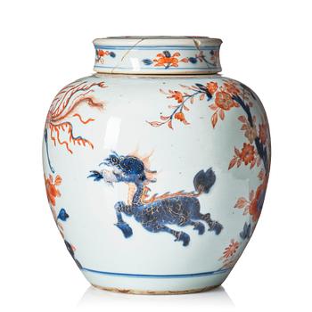 1194. An imari jar with cover, Qing dynasty, Kangxi (1662-1722).