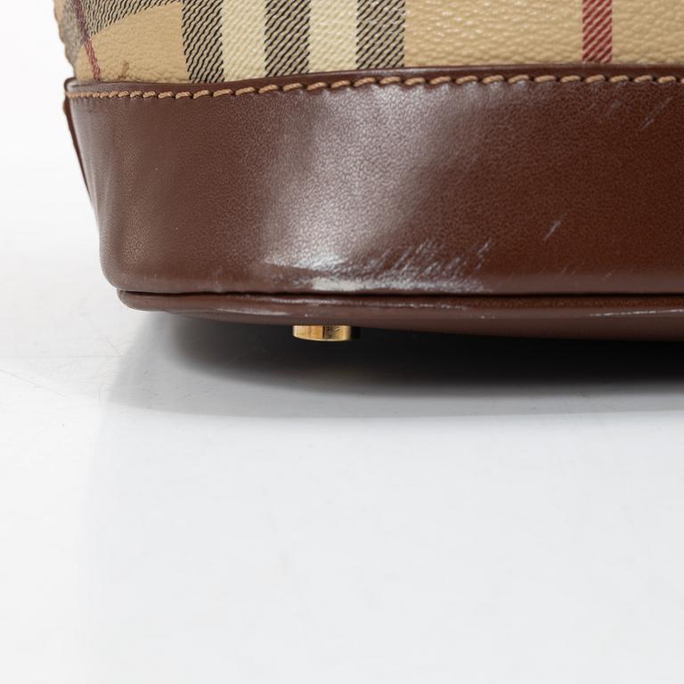 Burberry, väska samt plånbok.