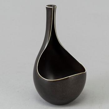 A stoneware bowl by Stig Lindberg for Gustavsberg.