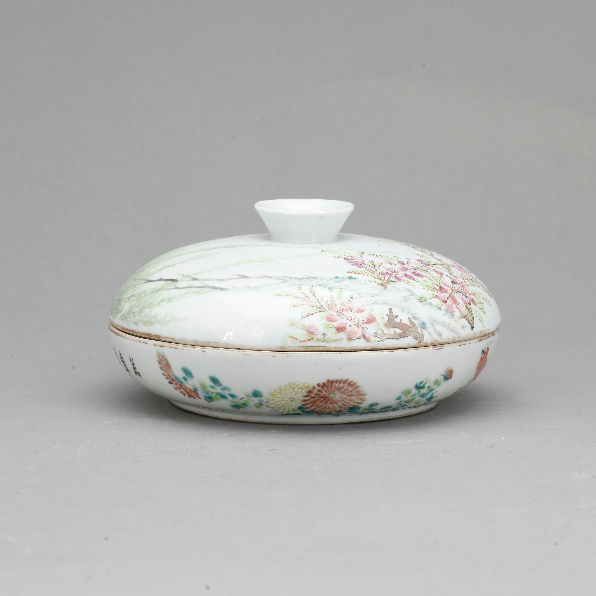 SKÅL MED LOCK. Porslin, Kina, 1800-tal.