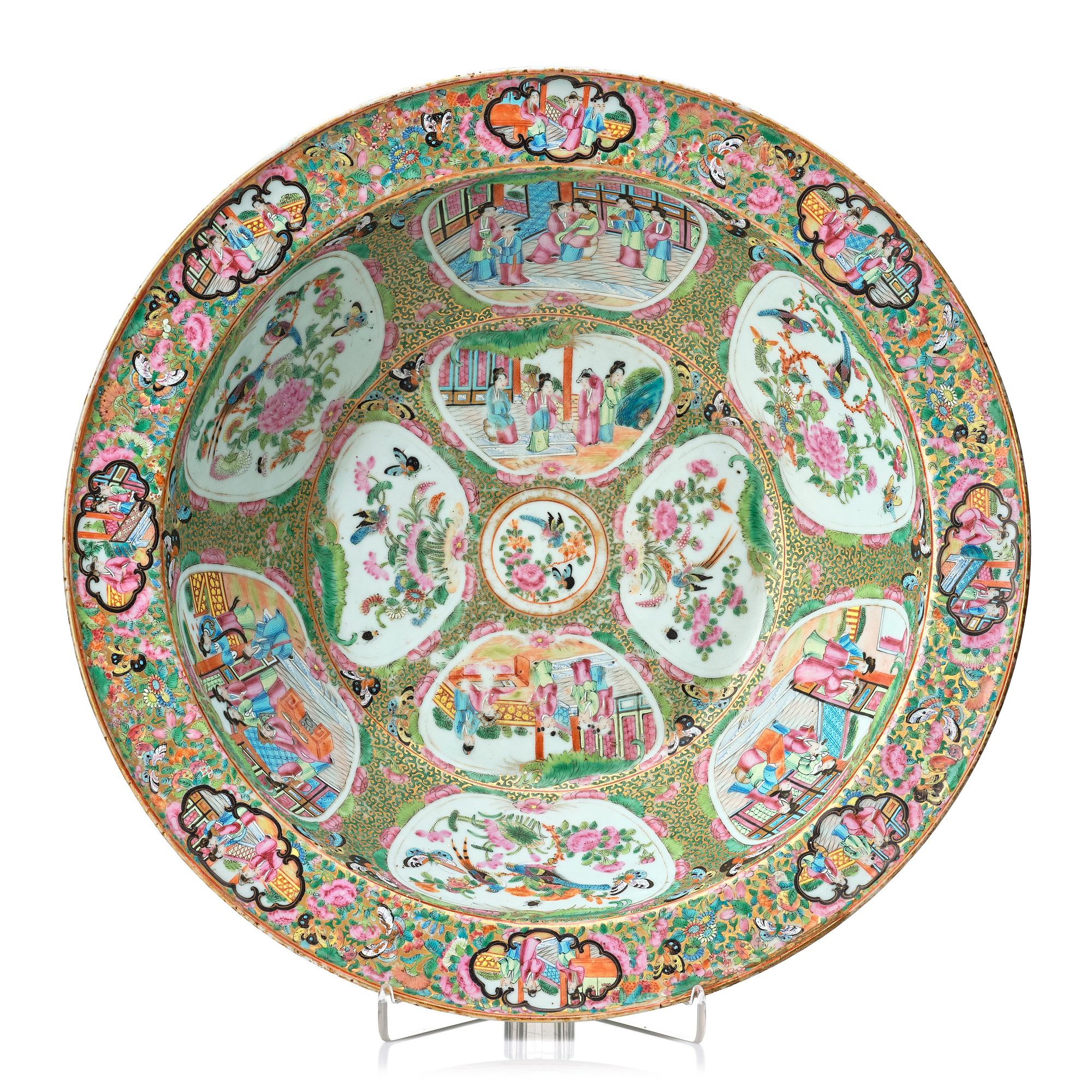 A large famille rose Canton basin, Qing dynasty, 19th Century.