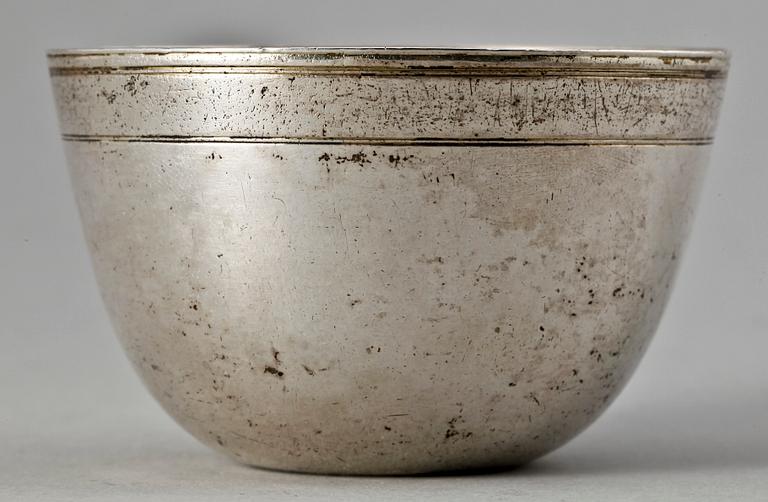 TUMLARE, silver, Augsburg, troligen 1730-tal. Vikt ca 60 gram.