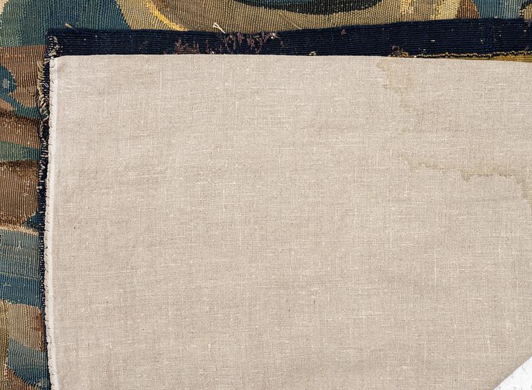 A Flemish armorial tapestry, c. 337 x 250 cm, 17th century.