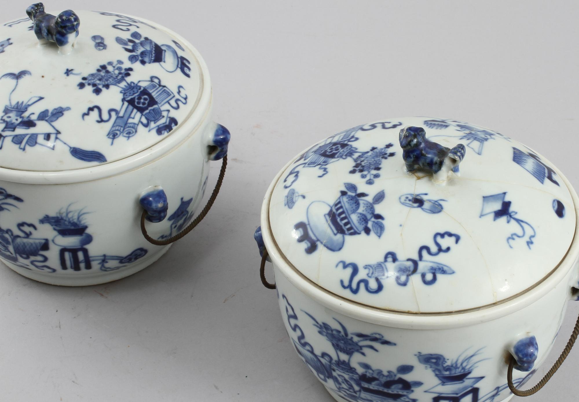 KANISTRAR, ett par, porslin, Kina, 1900-tal.