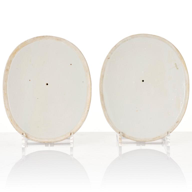 A pair of famille rose 'Export porcelain' tureens with covers, Qing dynasty, 18th century.