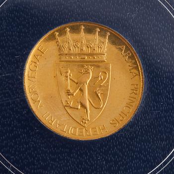 MYNT, 3 st, guld, bl a Österrike-Ungern, total vikt 22 g.