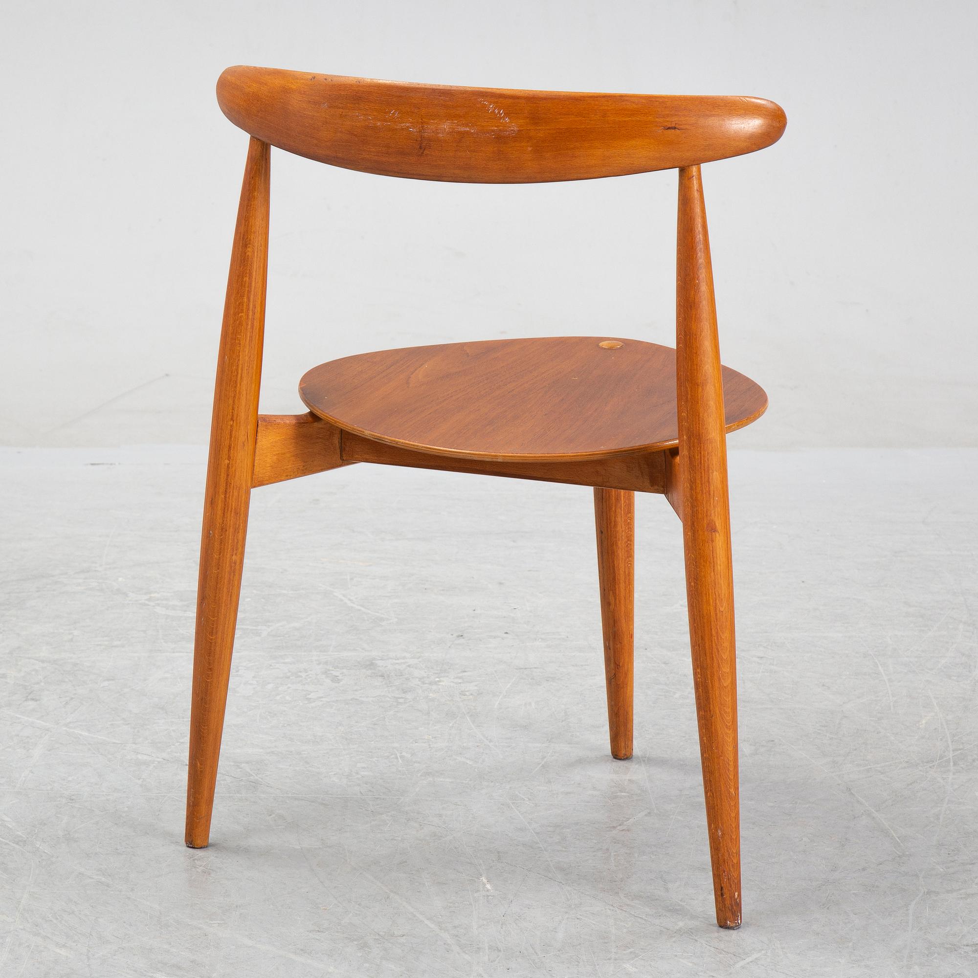 Hans J Wegner, a 'Hjertestolen' chair from Fritz Hansen, Denmark.