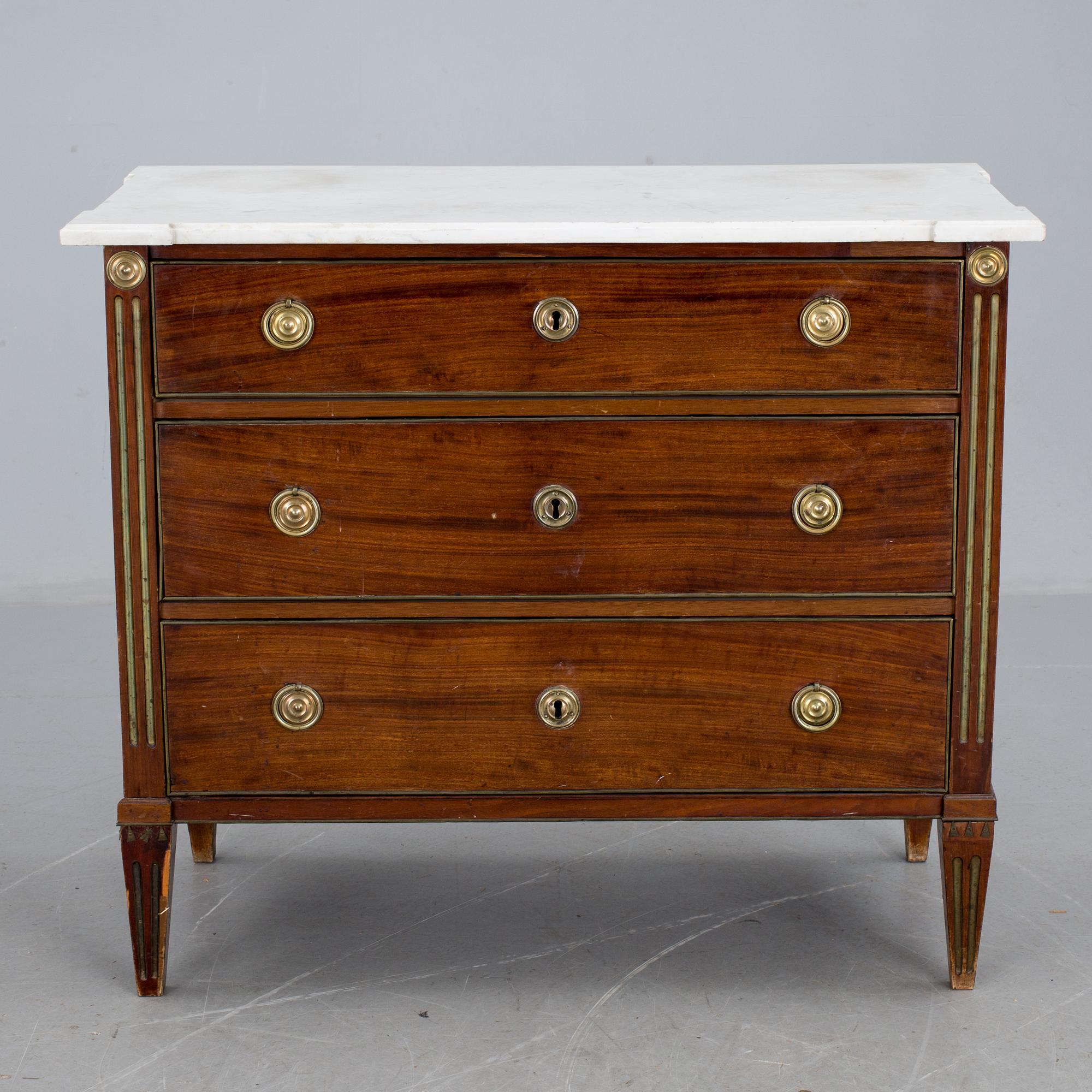 BYRÅ, sengustaviansk stil, 1800-tal.