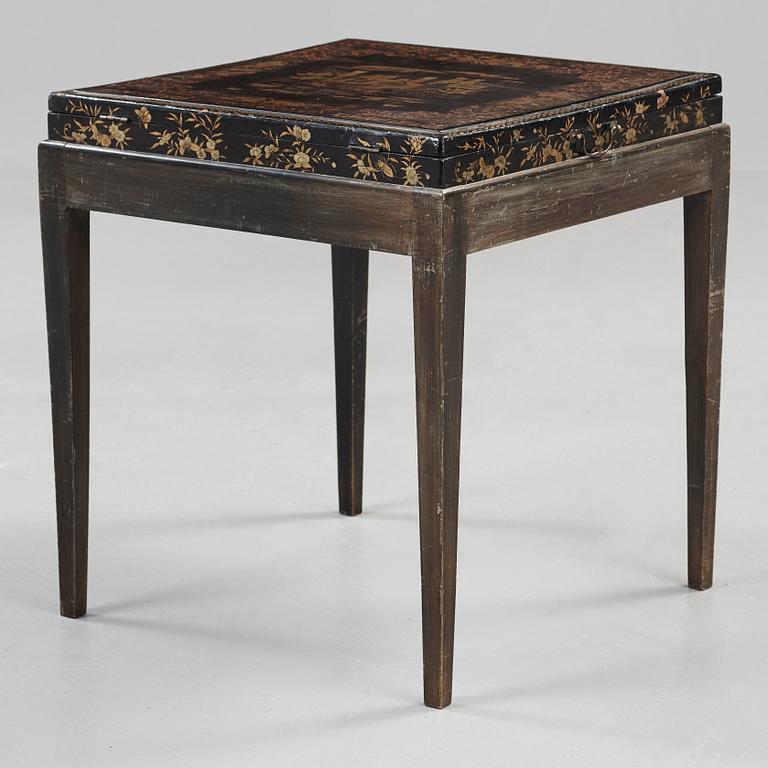 A lacquered table/box with liner, Qing dynasty, 19th Century.