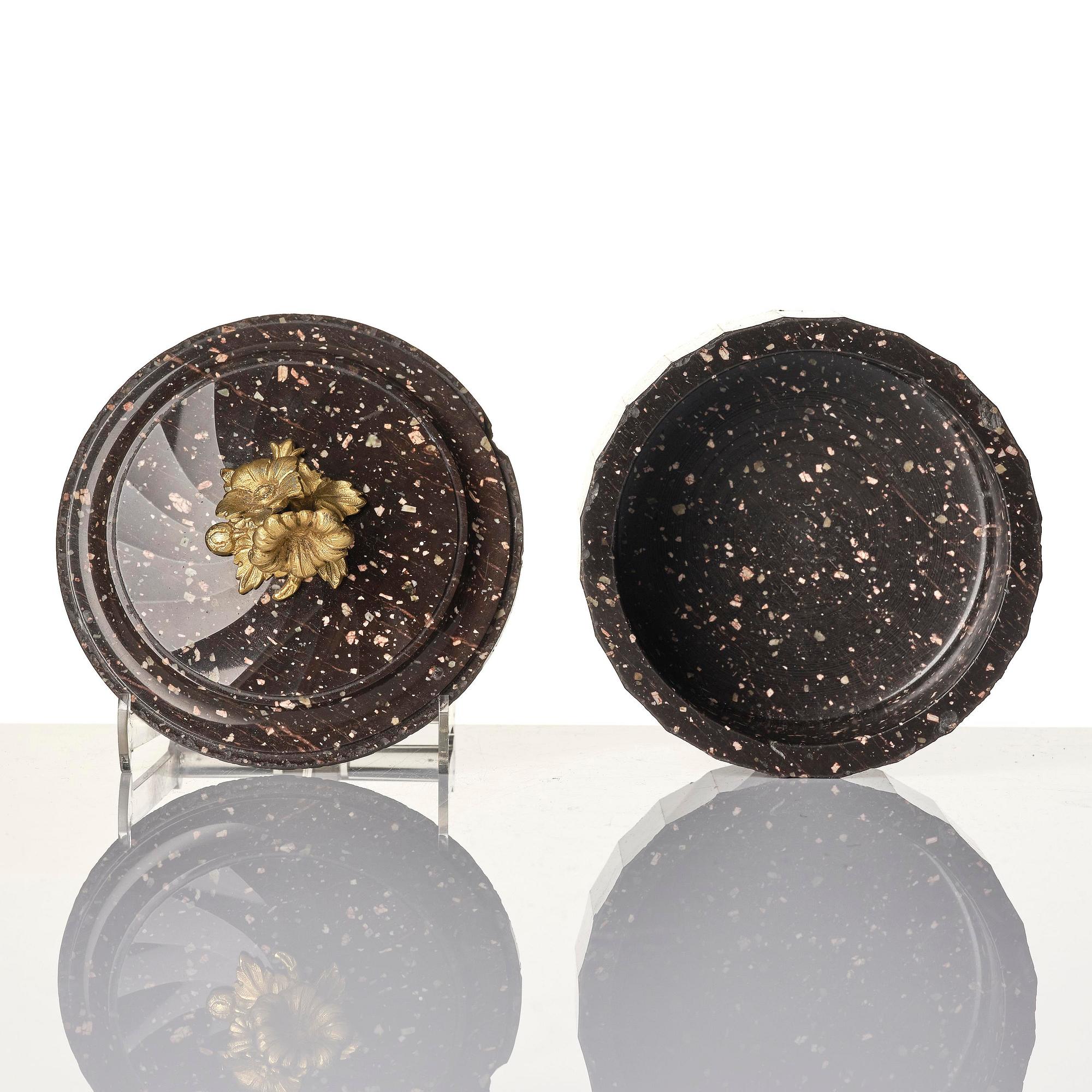 A 'Loka-Risberg' porphyry Empire butter box from Älvdalen, Sweden, early 19th century.