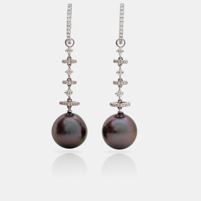 A pair of cultured Tahiti pearl and brilliant cut diamond earrings. Ø 12.5 mm.