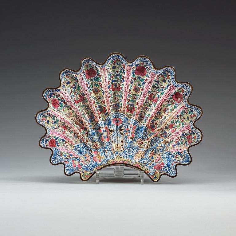 An enamel on copper basin/barbers dish, Qing dynasty, Qianlong (1736-95).