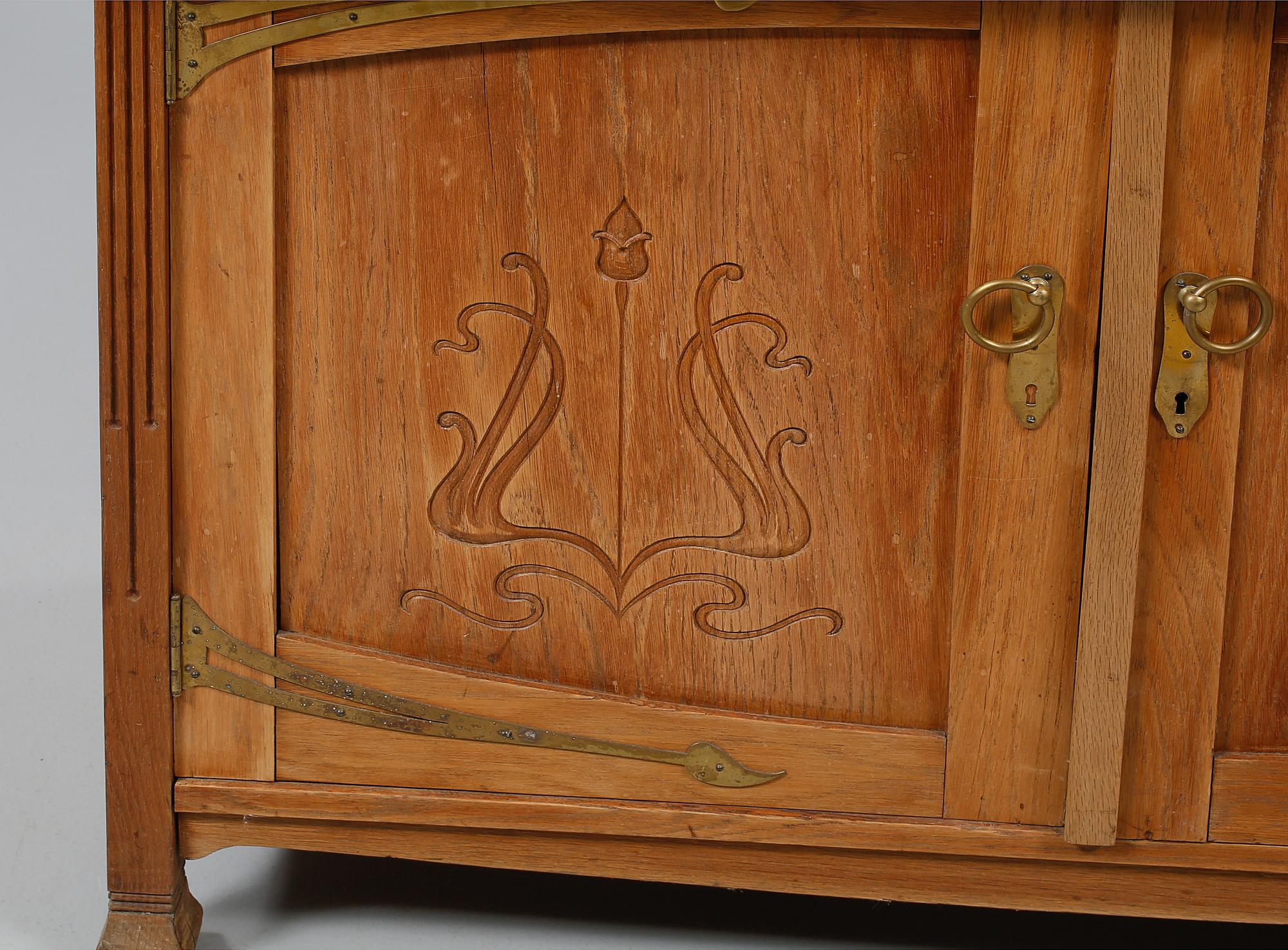 VITRINSKÅP, jugend, 1900-talets början.