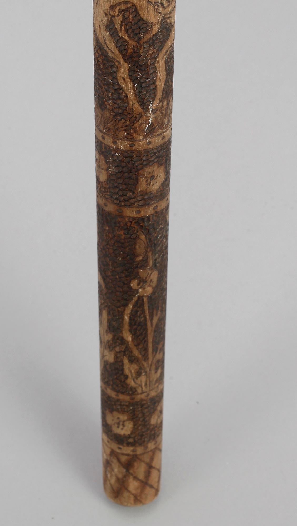 KÄPP, trä, bär dat 1903.