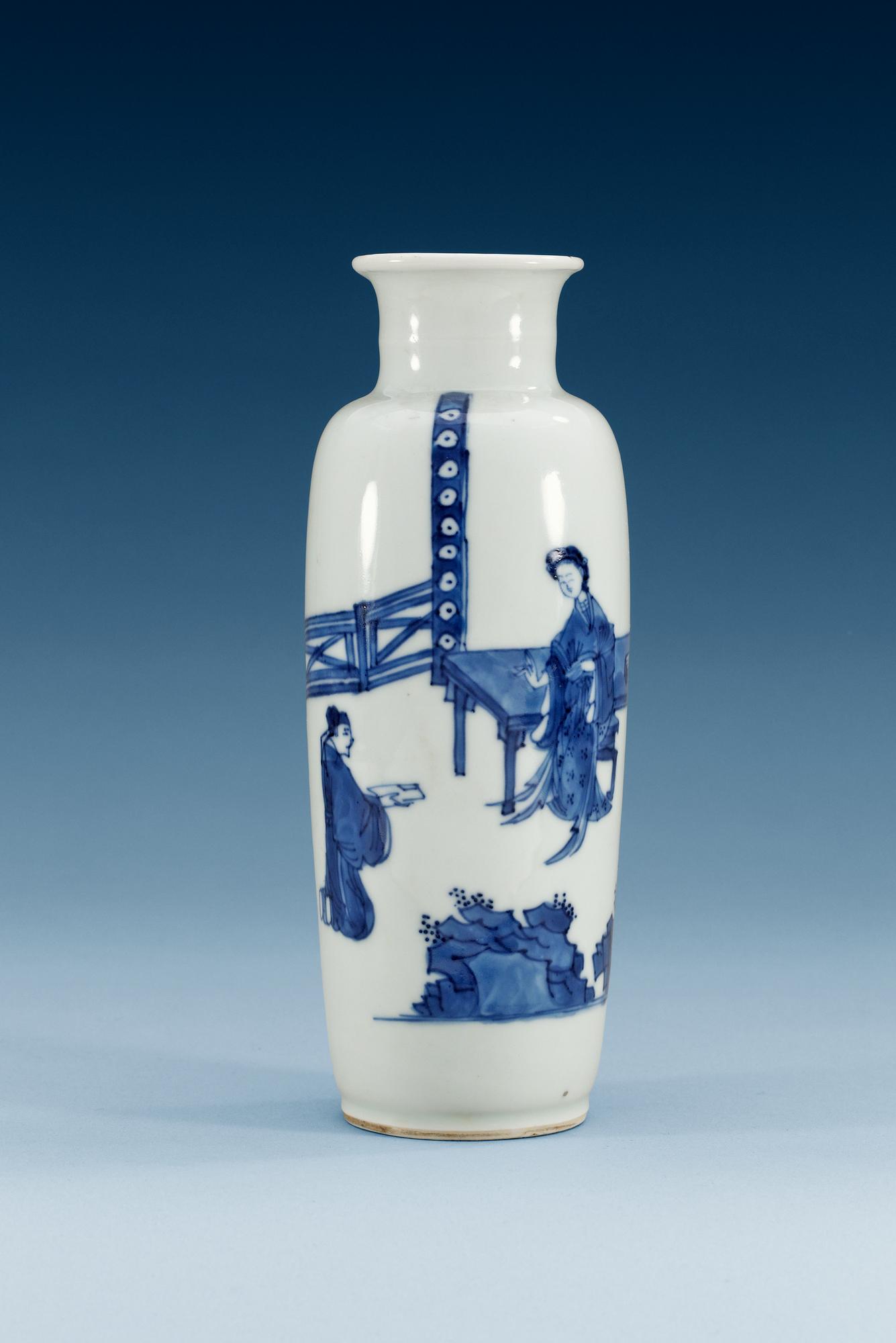 A blue and white vase, Qing dynasty, Kangxi (1662-1722).
