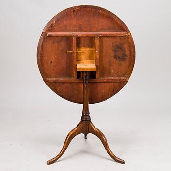 A tilt top table, first half of 19th Century.