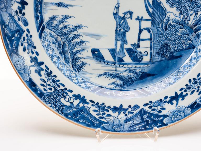 A pair of blue and white Chinese Export dishes, Qing dynasty, Qianlong (1736-95).