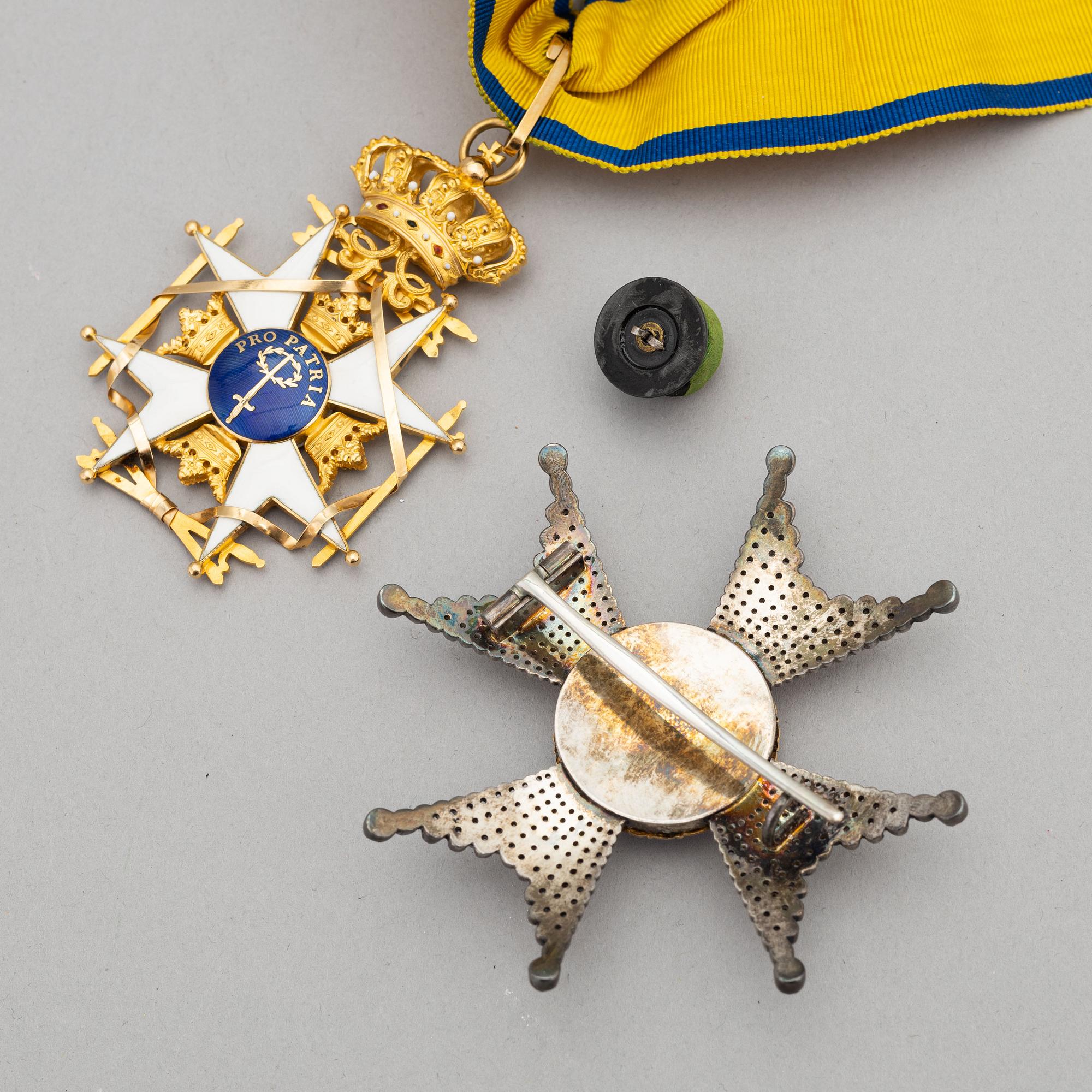 Svärdsorden, Kommendörskors och kraschan, i etuier, CF Carlman.