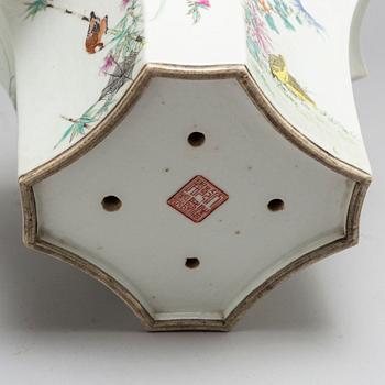 YTTERFODER, porslin. Kina, tidigt 1900-tal.