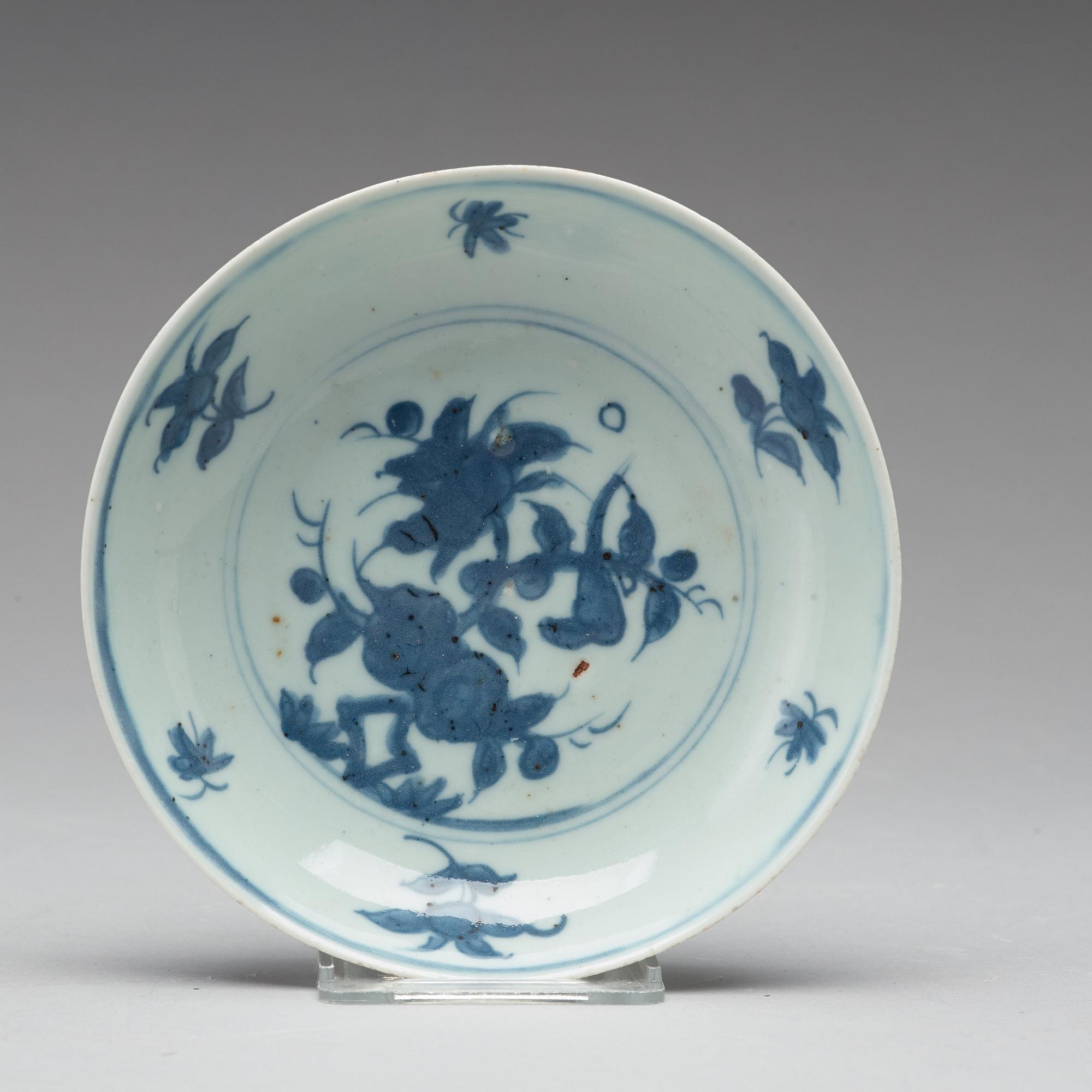 A set of 10 (9+1) blue and white dishes, Ming dynasty, Tianqi/Chongzhen.